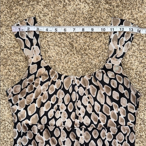 Elegant Black and Cream Patterned Dress - Picture 10 of 13